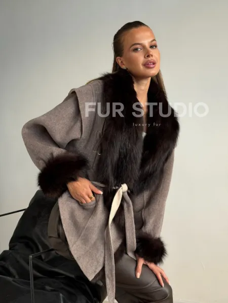 Пальто с мехом фишера - фото 12