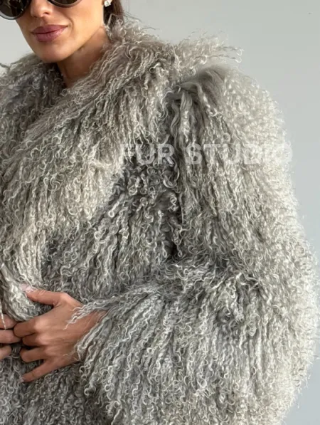 Серая шуба из ламы - фото 1