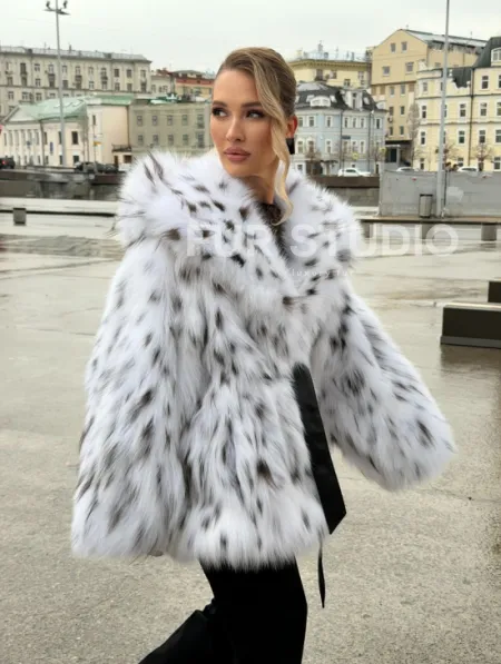 Шуба из лисьего меха под рысь с капюшоном - фото 16