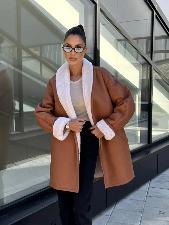 Женская дублёнка на запах с поясом - цвет кэмел - фото 11