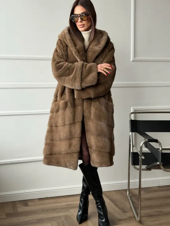 Шуба из меха премиальной плюшевой норки с капюшоном - фото 9