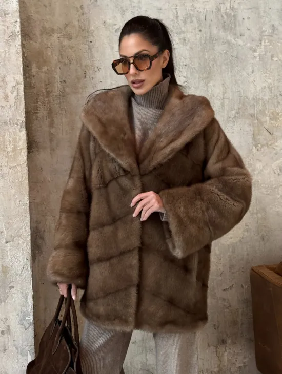 Укороченная норковая шуба с капюшоном из норки - фото 4