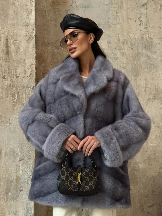 Натуральный полушубок из меха норки с английским воротником в цвете топаз - фото 4