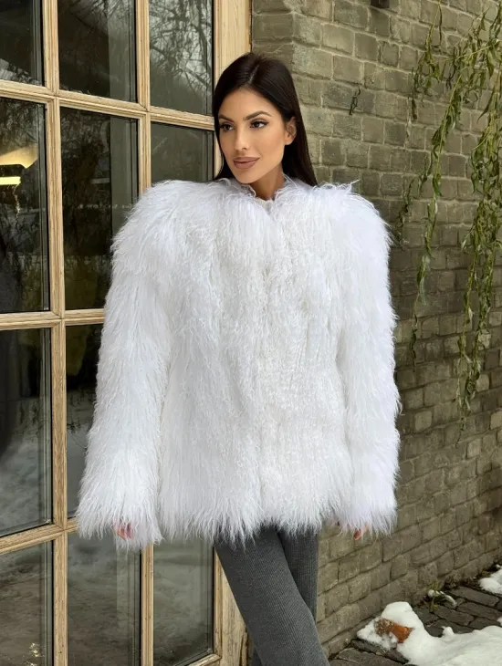 Шуба белая из меха ламы без воротника - фото 6