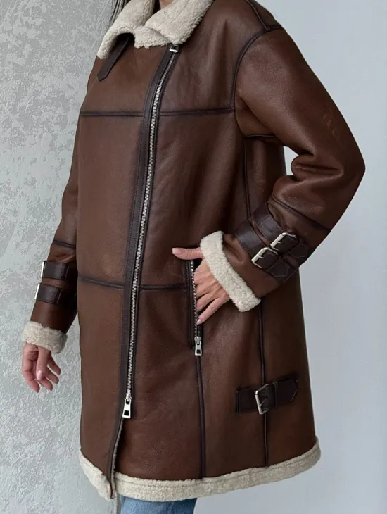 Удлиненная дубленка авиатор в коричневом цвете - винтажный стиль - фото 1