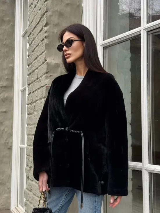 Комбинированная женская дубленка из мутона с мехом норки - фото 9