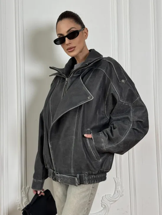 Кожаный женский бомбер Vintage grey с двойным воротником и затертыми швами - фото 7