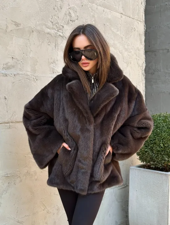 Норковый полушубок оверсайз с английским воротником, цвет 