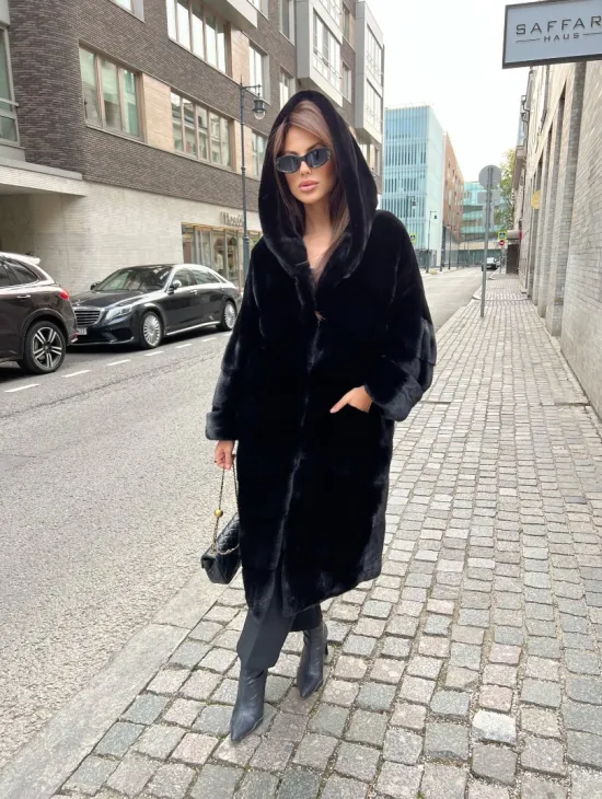 Шуба из меха норки SAGA FURS с капюшоном - фото 4