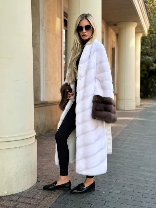 Белая норковая шуба с отделкой из куницы - фото 8
