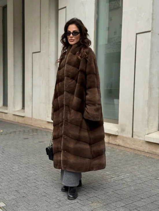 Шуба из плюшевой норки Velvet с V-образным воротником - фото 9