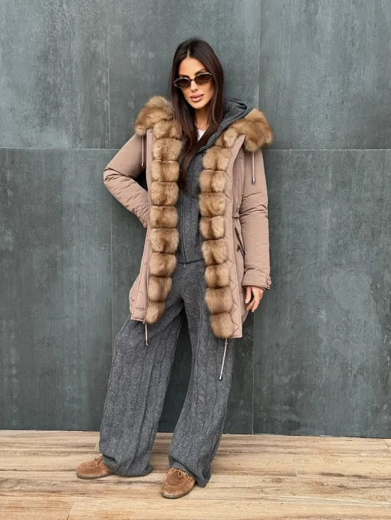 Женский пуховик с мехом куницы - фото 9