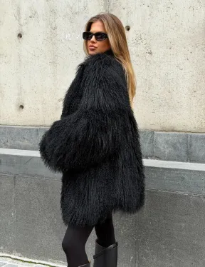 Черная шуба из ламы V-образный вырез - фото 8