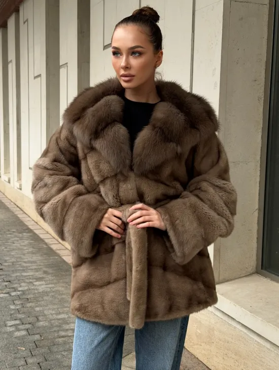 Полушубок норковый с капюшоном из меха куницы - фото 6