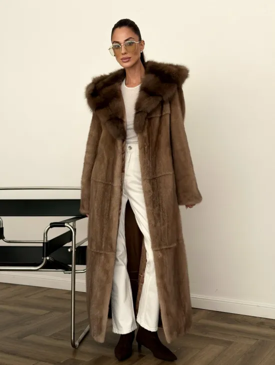 Длинная норковая шуба с капюшоном куница - фото 8