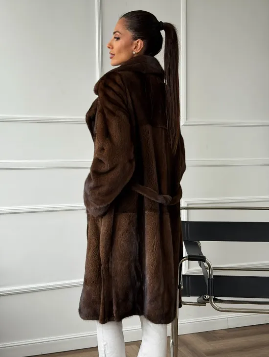 Норковая шуба средней длины со шлицами по бокам - фото 7