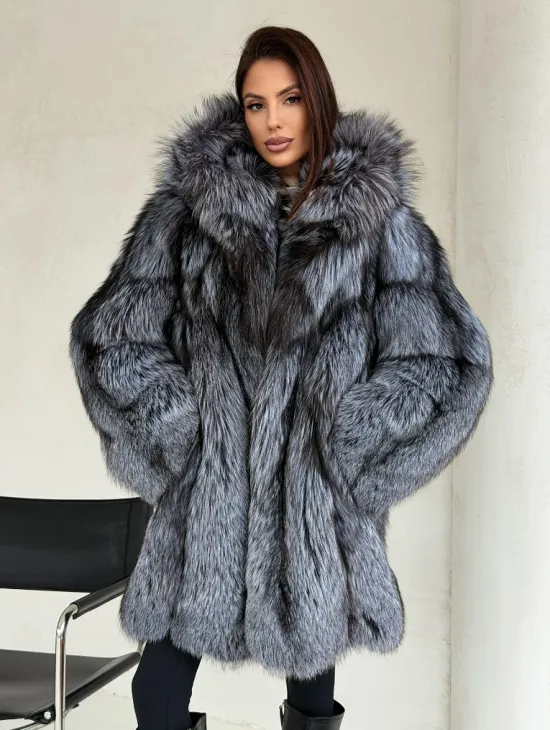 Шуба из натурального меха чернобурки с капюшоном - фото 8