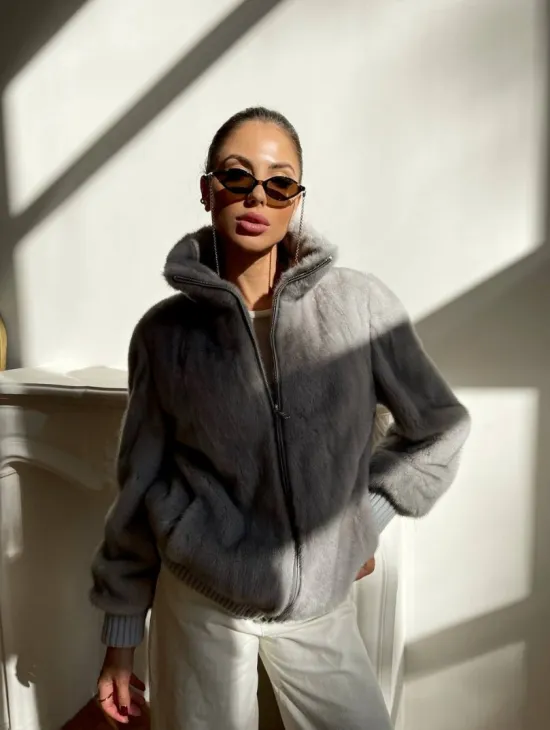 Светлая норковая куртка - бомбер - фото 2