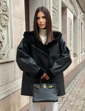 Женская дубленка с капюшоном - фото 7