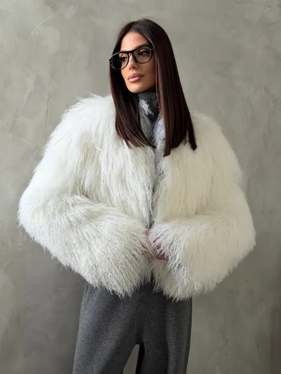 Белая кроп-шуба из меха ламы - фото 7
