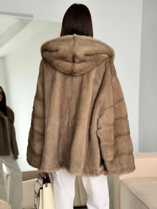 Короткая зимняя норковая шуба с капюшоном - фото 7