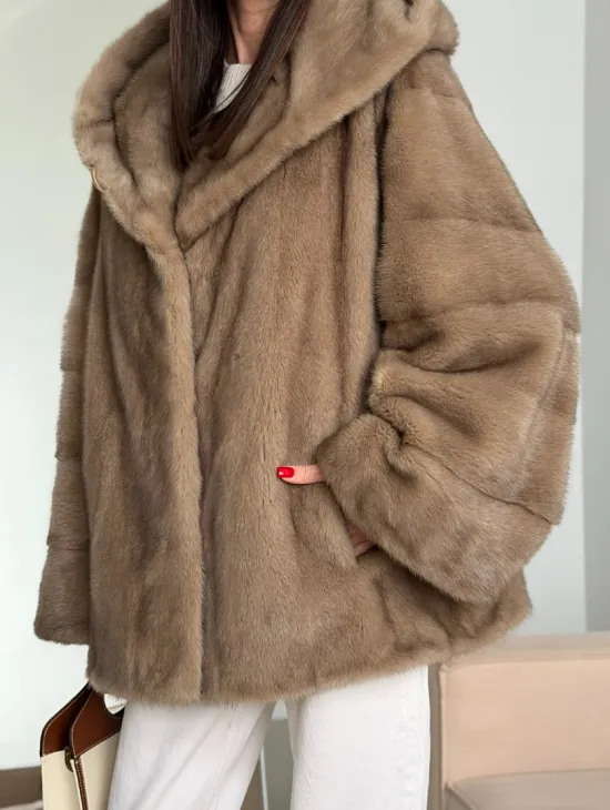 Короткая зимняя норковая шуба с капюшоном - фото 2