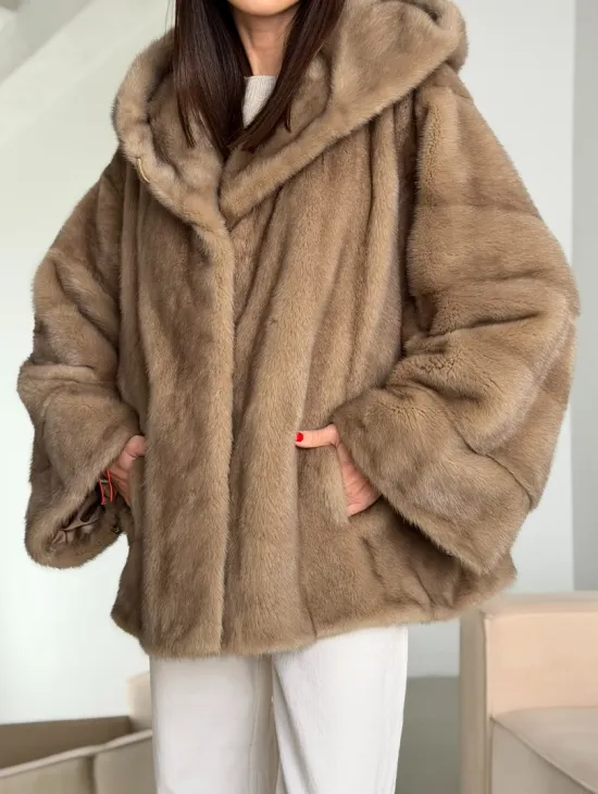 Короткая зимняя норковая шуба с капюшоном - фото 3
