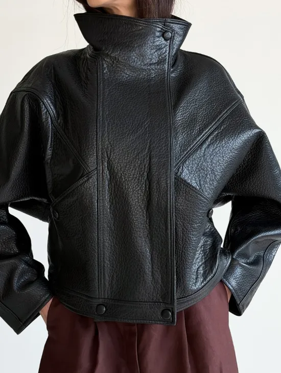 Черная женская кожаная куртка - фото 1