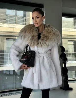 Белая шуба с капюшоном из рыси - фото 18