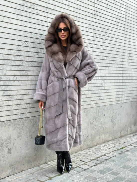 Изысканная норковая шуба с капюшоном из меха куницы - фото 2
