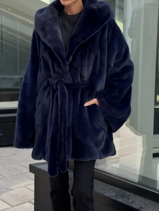 Шуба летучая мышь с капюшоном цвет аквамарин - паркетная раскладка - фото 2