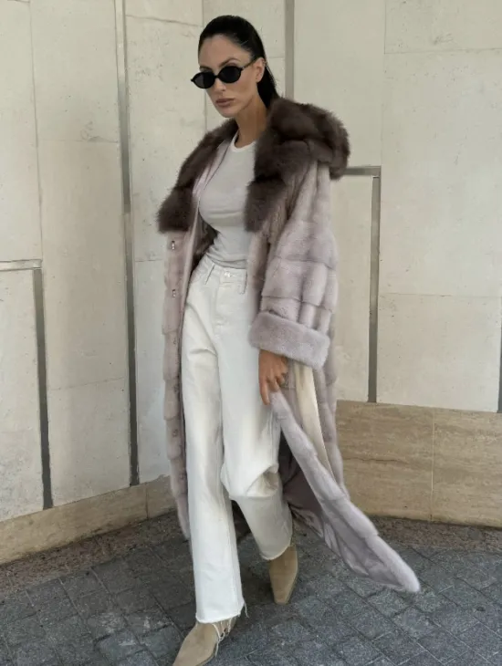 Шуба норковая с капюшоном из меха куницы в цвете нюд - фото 1