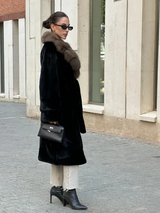 Черная шуба BLACK NAFA с английским воротником из куницы - фото 11